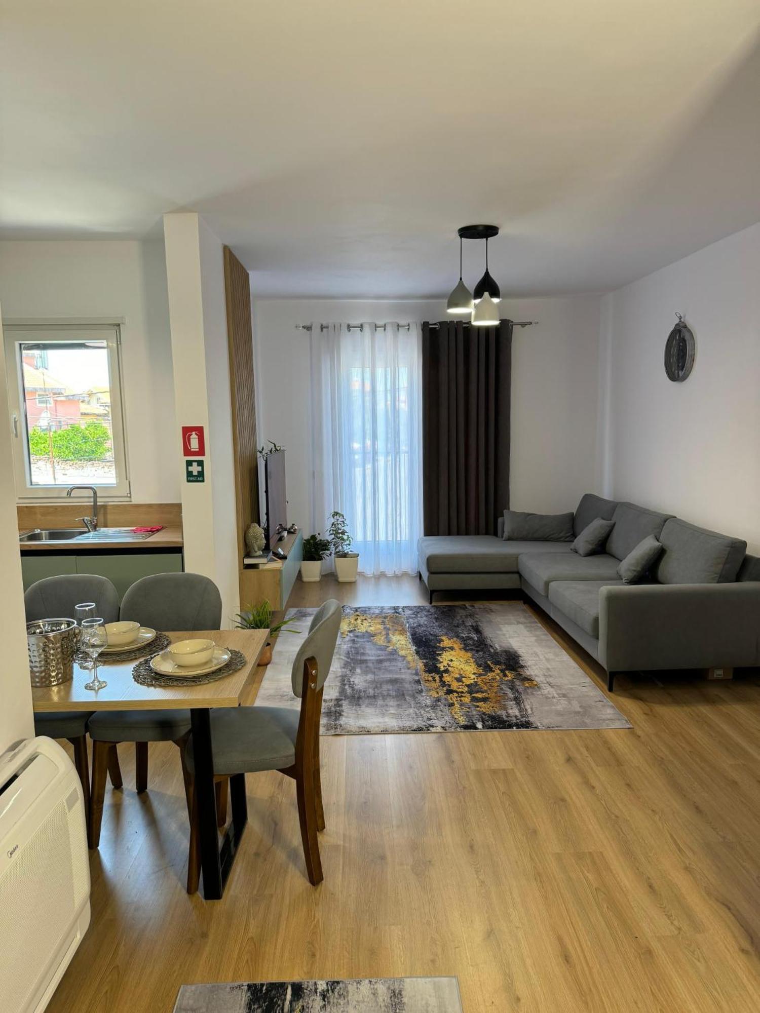 Apartment In City Center Shkodra Kültér fotó